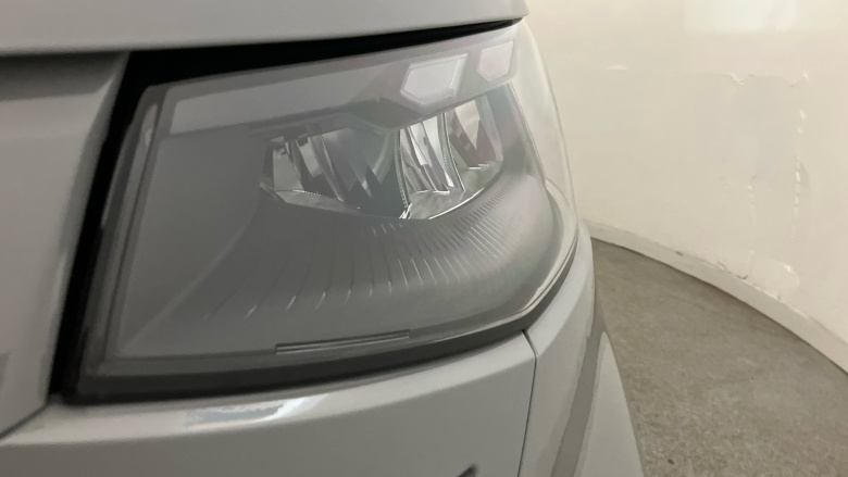 Volkswagen Transporter T32 Lwb Electric 160kW 65kWh Commerce Pro Kombi Van Auto